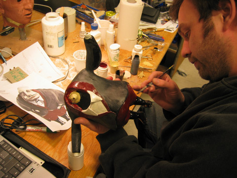 Cirkus painting the ringmaster puppet